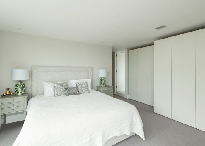 13. Bedroom (Master/En-Suite)