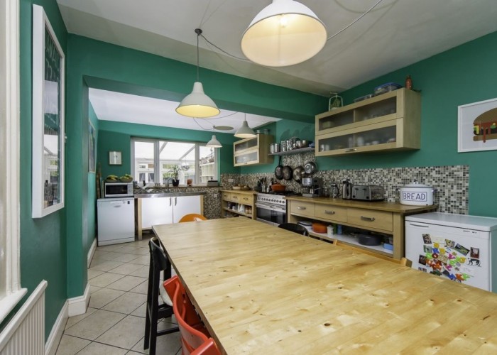 15. Kitchen With Table
