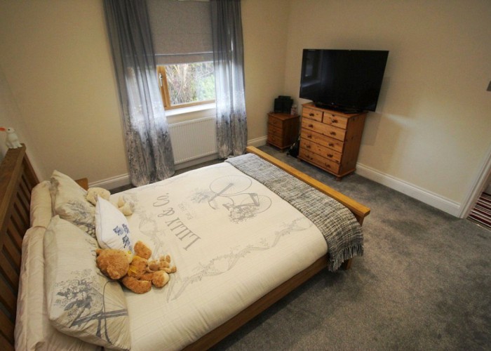14. Bedroom (Master/En-Suite)