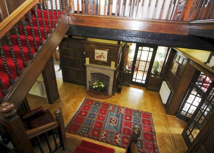 12. Hall