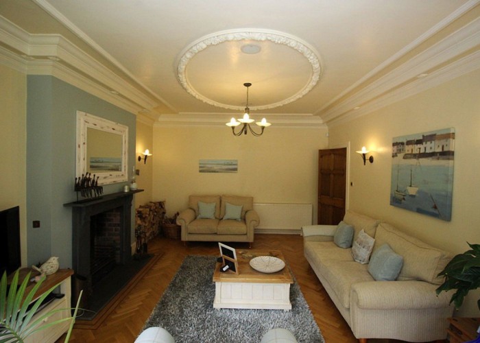 6. Livingroom
