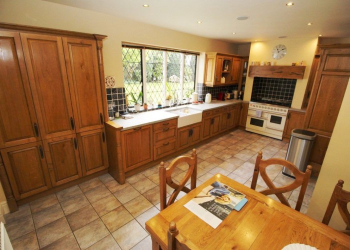 19. Kitchen With Table