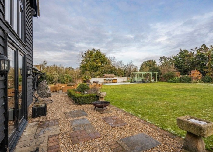 42. Garden (Rear, Large)