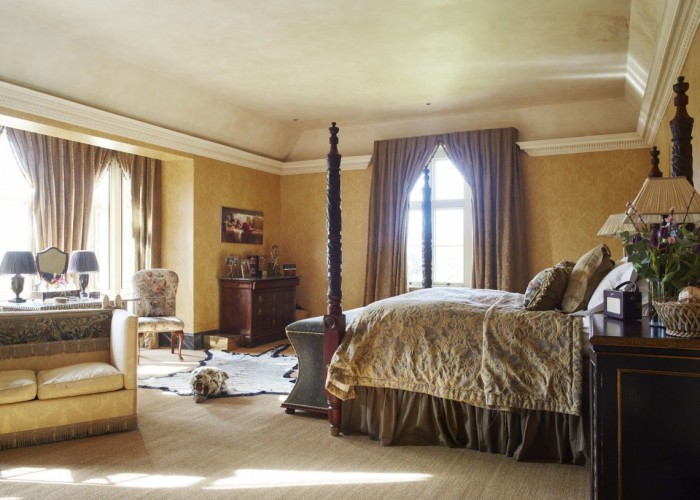 16. Bedroom (Master/En-Suite)