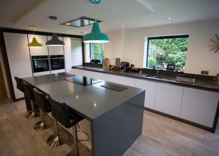 3. Kitchen (Coloured units)