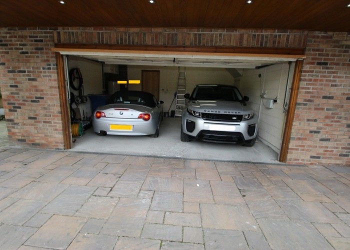 48. Garage