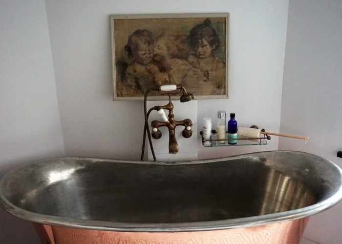 17. Bathroom (Copper Bath)