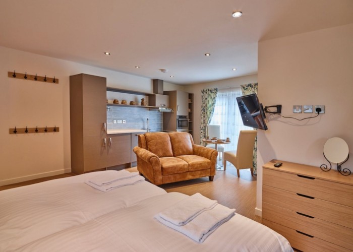 12. Bedroom (Master/En-Suite)