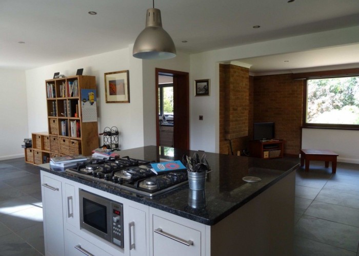 9. Kitchen (Coloured units)