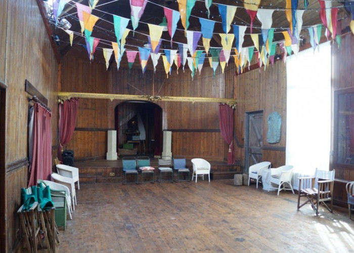 16. Hall