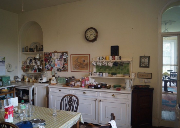 11. Kitchen (Cream or White units)