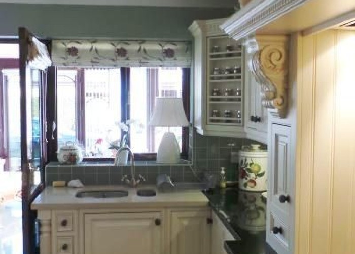 11. Kitchen (Cream or White units)