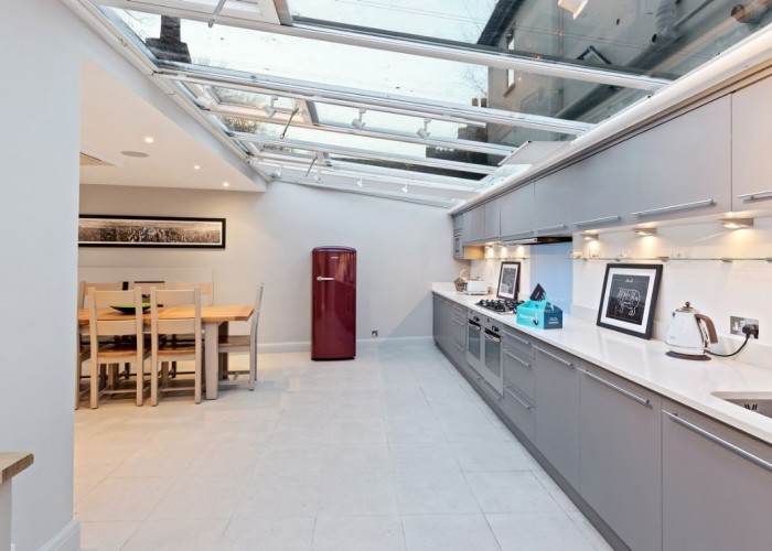 4. Kitchen (Coloured units)