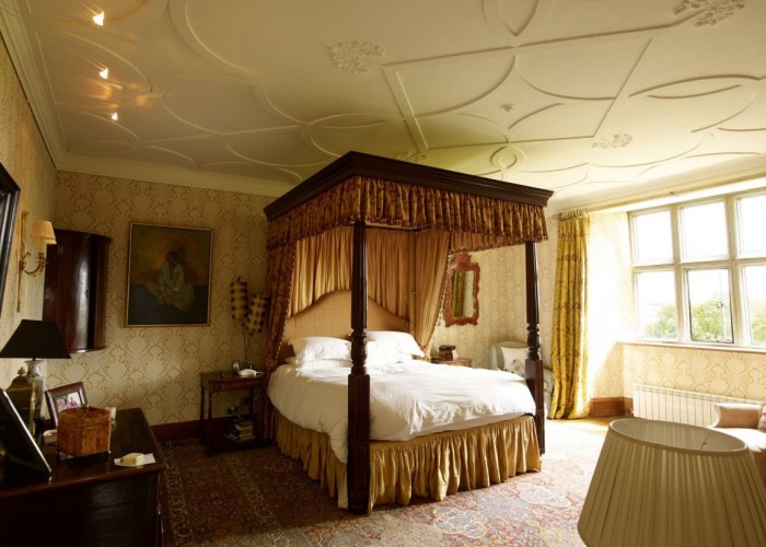 26. Bedroom (Master/En-Suite)