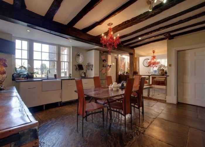 7. Kitchen (Rustic)