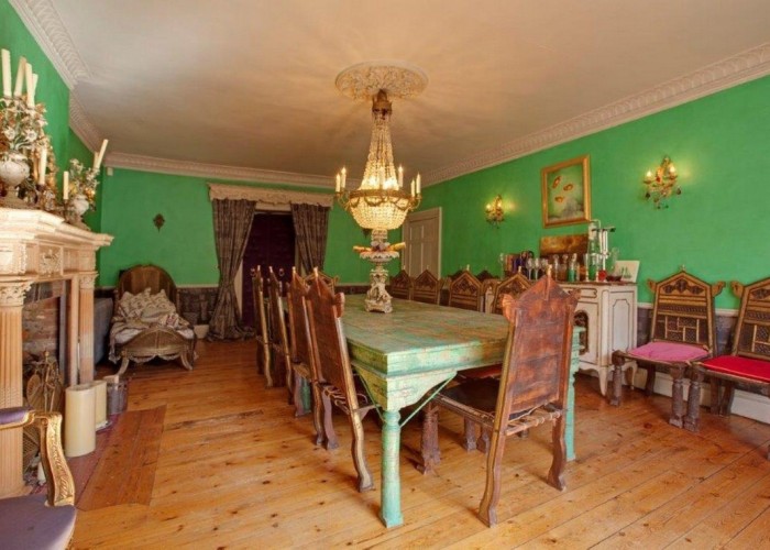 12. Diningroom