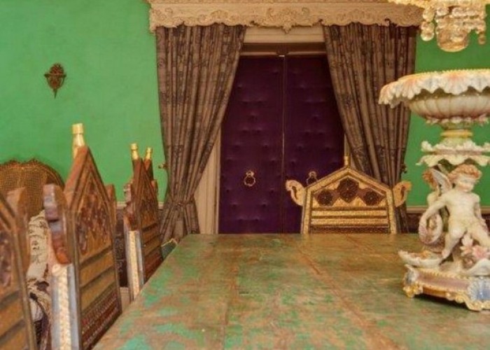 13. Diningroom