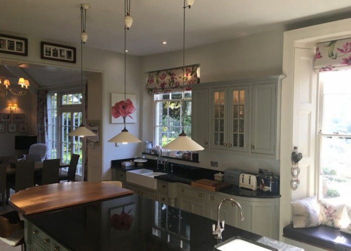 3. Kitchen (Coloured units)