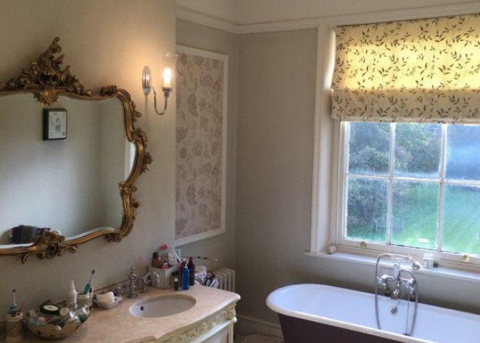 45. Bathroom (Roll Top)