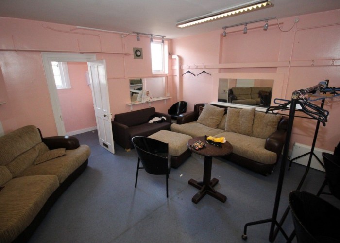 38. Dressing Room/Walk-in Wardrobe