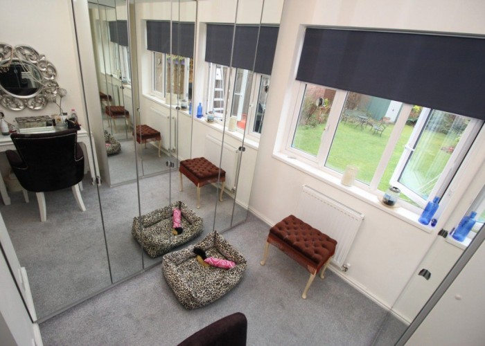 11. Dressing Room/Walk-in Wardrobe