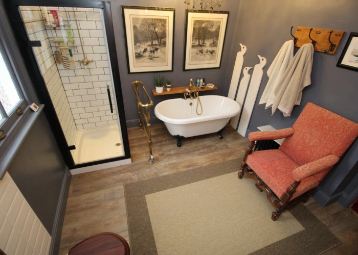 30. Bathroom (Roll Top)