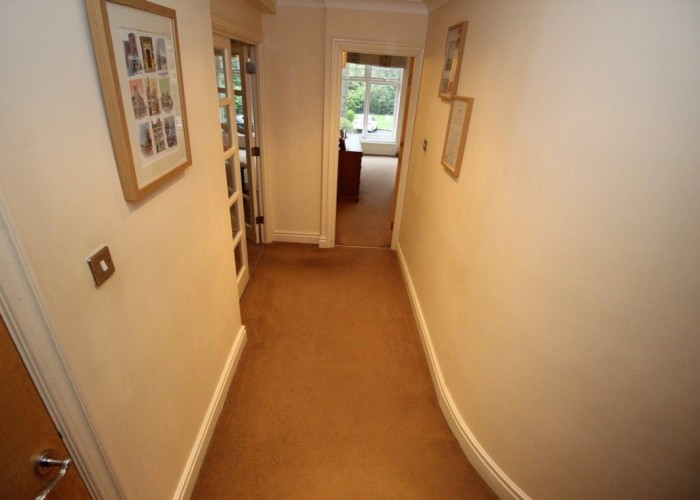9. Hall