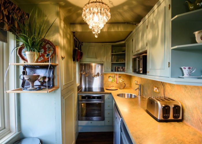 5. Kitchen (Coloured units)
