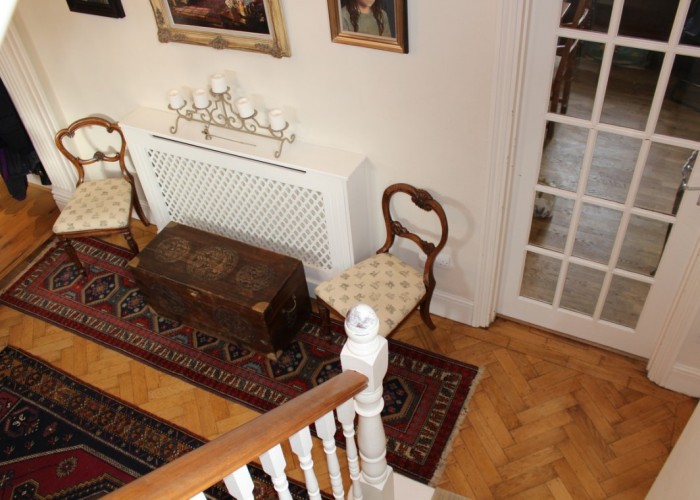 13. Hall