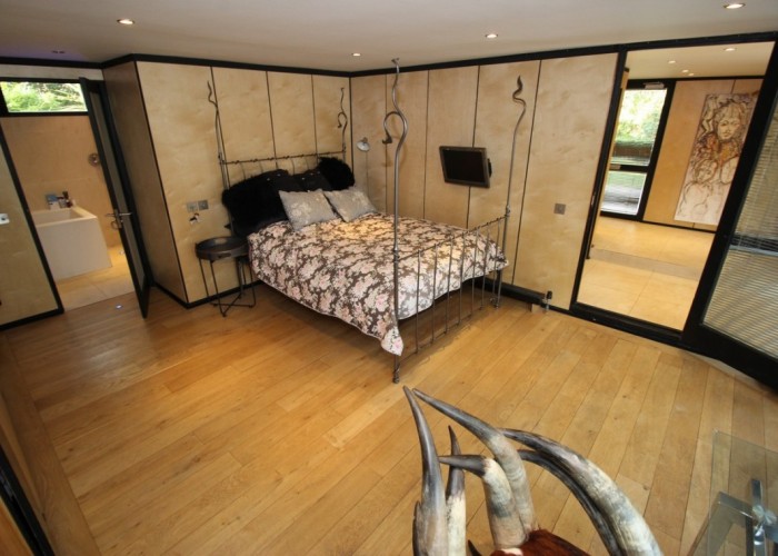 33. Bedroom (Master/En-Suite), Bedroom (Double)
