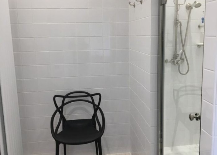 18. Bathroom (Shower and bath)