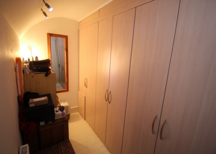 11. Dressing Room/Walk-in Wardrobe