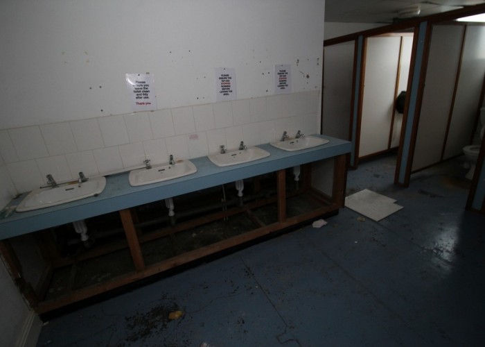 21. Toilet / Toilet Block