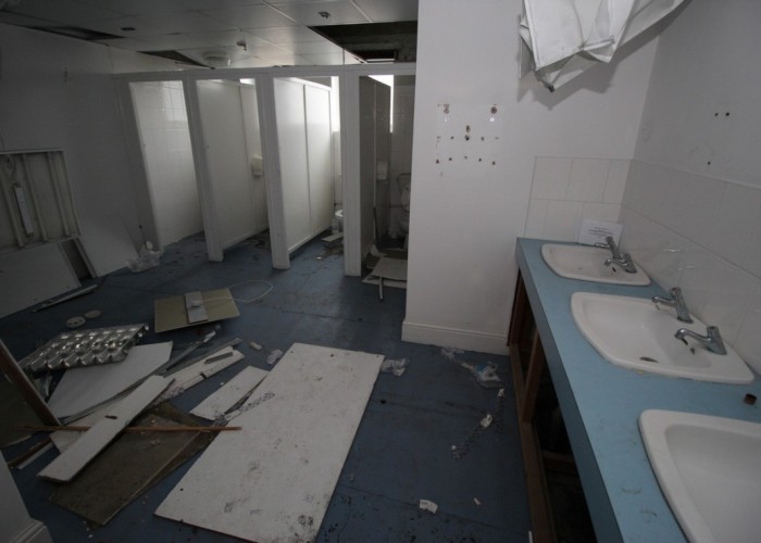 24. Toilet / Toilet Block