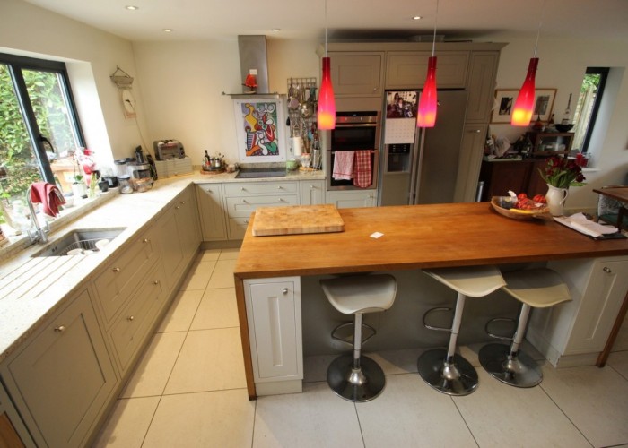 10. Kitchen (Cream or White units)
