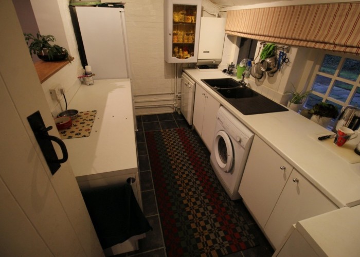 11. Kitchen (Cream or White units)