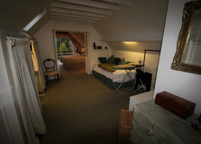 18. Dressing Room/Walk-in Wardrobe