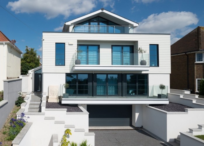 26. House / Cottage Exterior