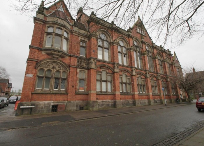 39. Exterior