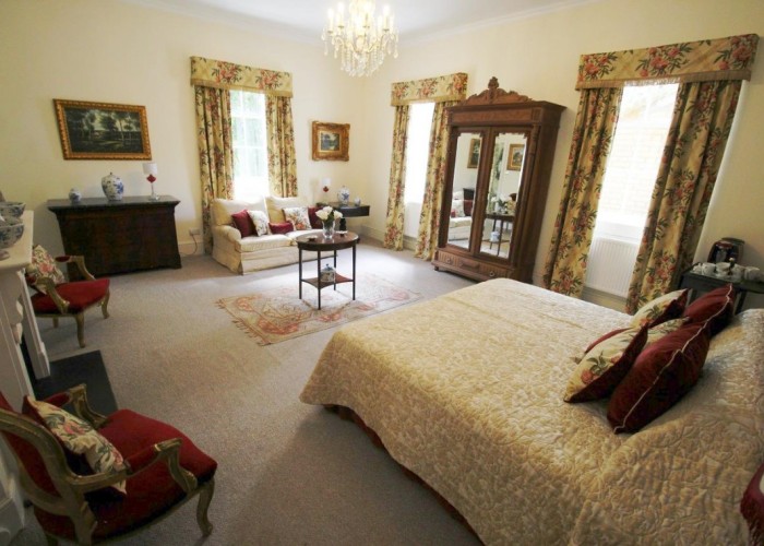 12. Bedroom (Master/En-Suite)