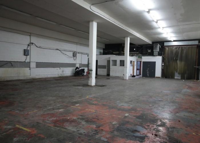 5. Warehouse (Pillared)