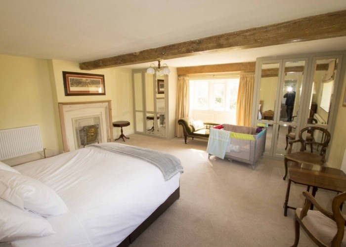 13. Bedroom (Master/En-Suite)