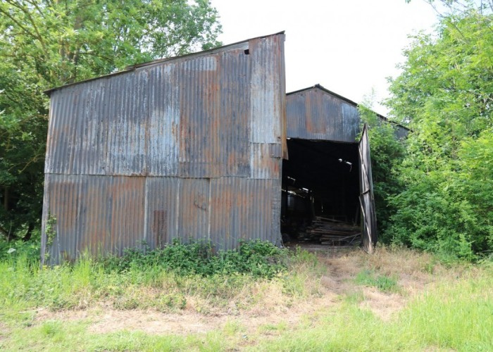 35. Barn