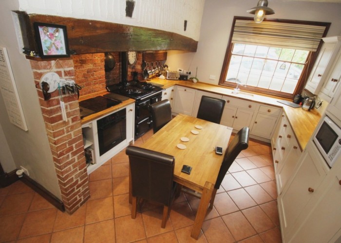 12. Kitchen (Cream or White units)