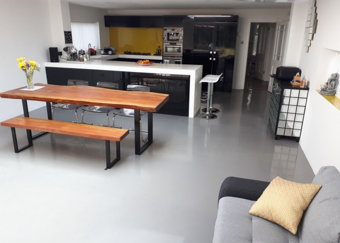 9. Kitchen (Coloured units)