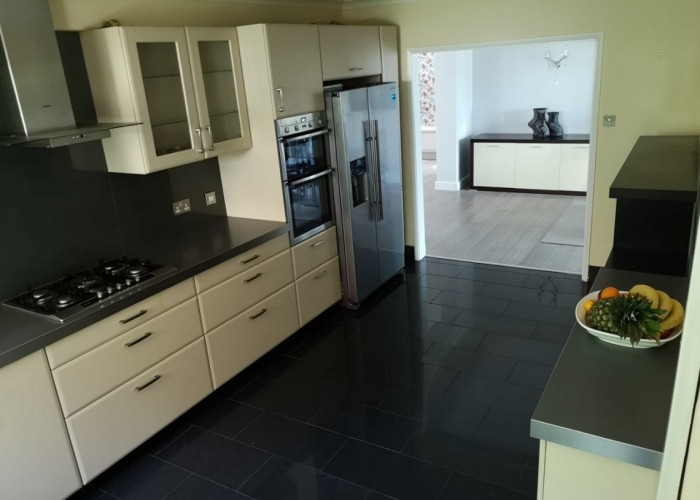 8. Kitchen (Cream or White units)