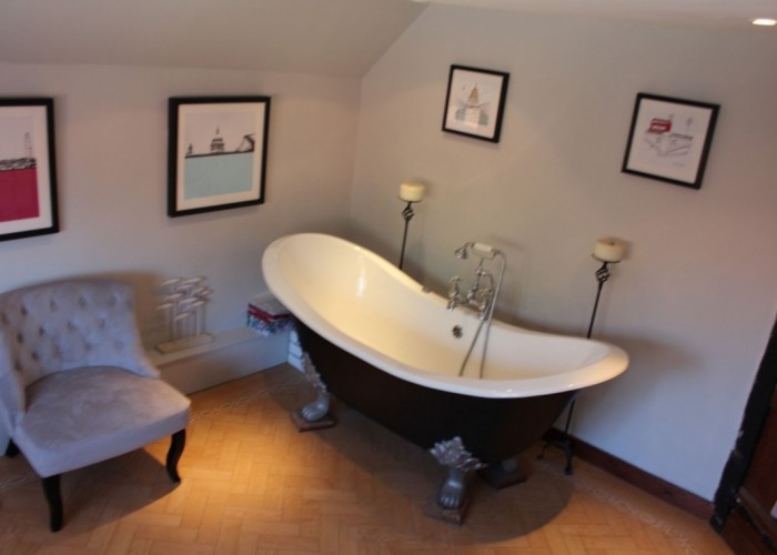 21. Bathroom, Bathroom (Roll Top)