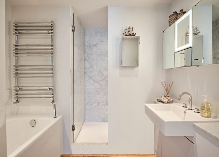 9. Bathroom, Bathroom (Shower and bath)