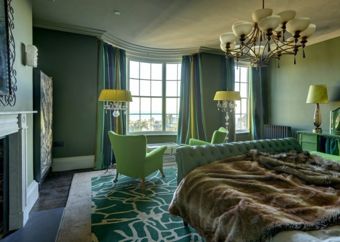 11. Bedroom (Master/En-Suite)