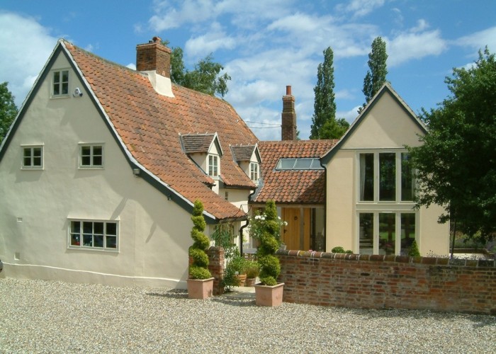 7. House / Cottage Exterior